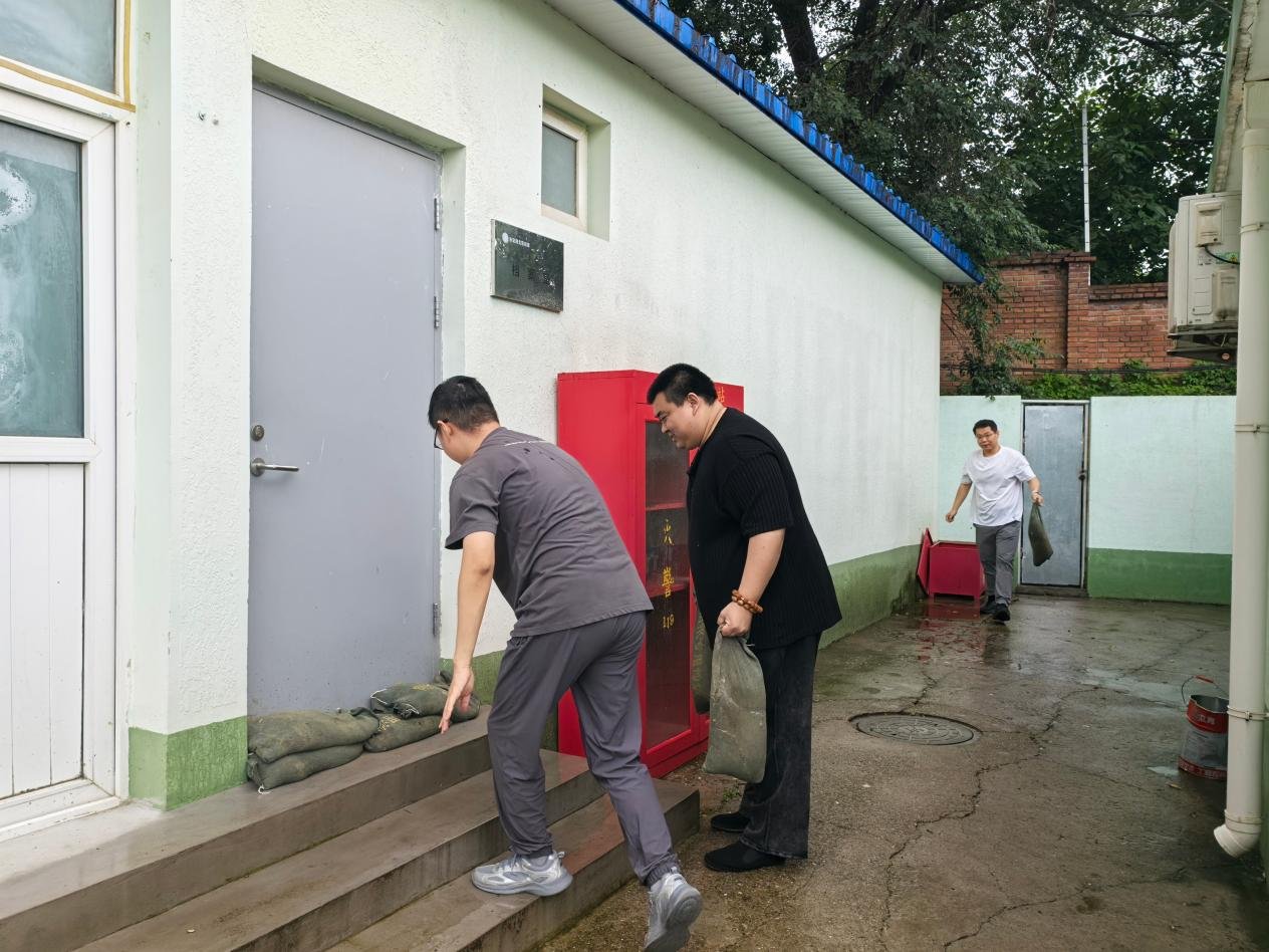 闻汛而动,,,连夜攻坚——北京运营公司秒切防汛应急状态 闻汛而动,,,连夜攻坚——北京运营公司秒切防汛应急状态